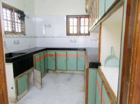 371887161-4) Li id 369 - Kitchen.JPG